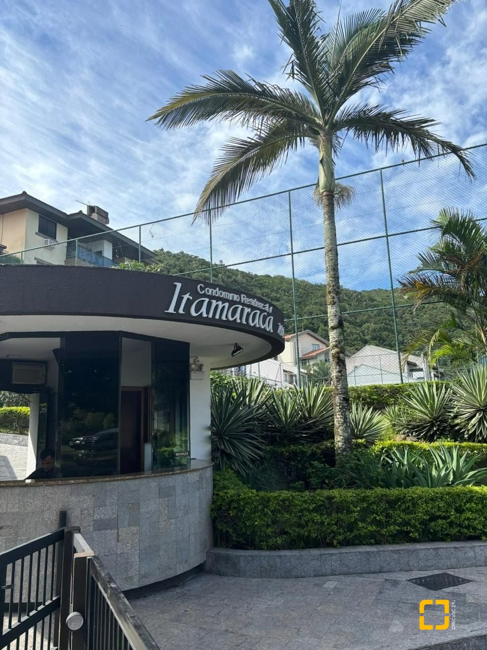 Apartamento com 76m², 4 quartos (sendo 1 suíte), 2 garagens, no bairro Praia Brava em Florianópolis