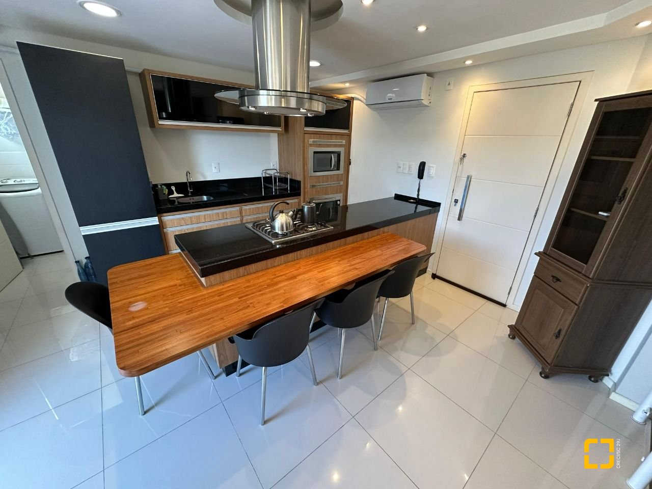 Cobertura com 118m², 4 quartos (sendo 1 suíte), 2 garagens, no bairro Trindade em Florianópolis