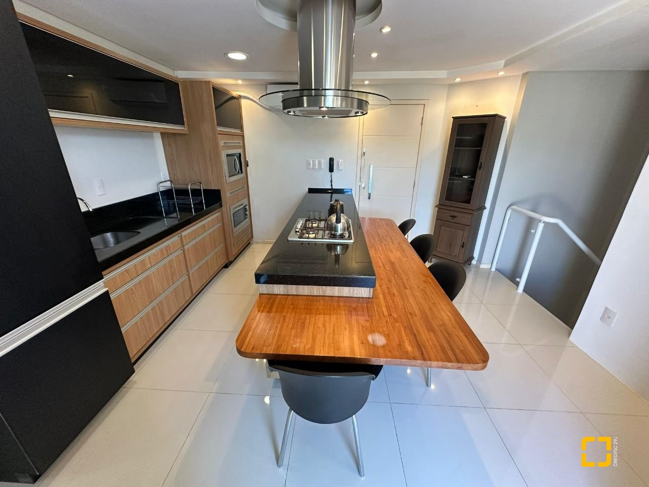 Cobertura com 118m², 4 quartos (sendo 1 suíte), 2 garagens, no bairro Trindade em Florianópolis