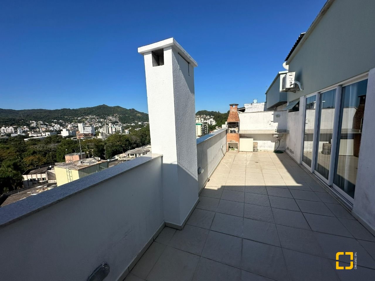 Cobertura com 118m², 4 quartos (sendo 1 suíte), 2 garagens, no bairro Trindade em Florianópolis