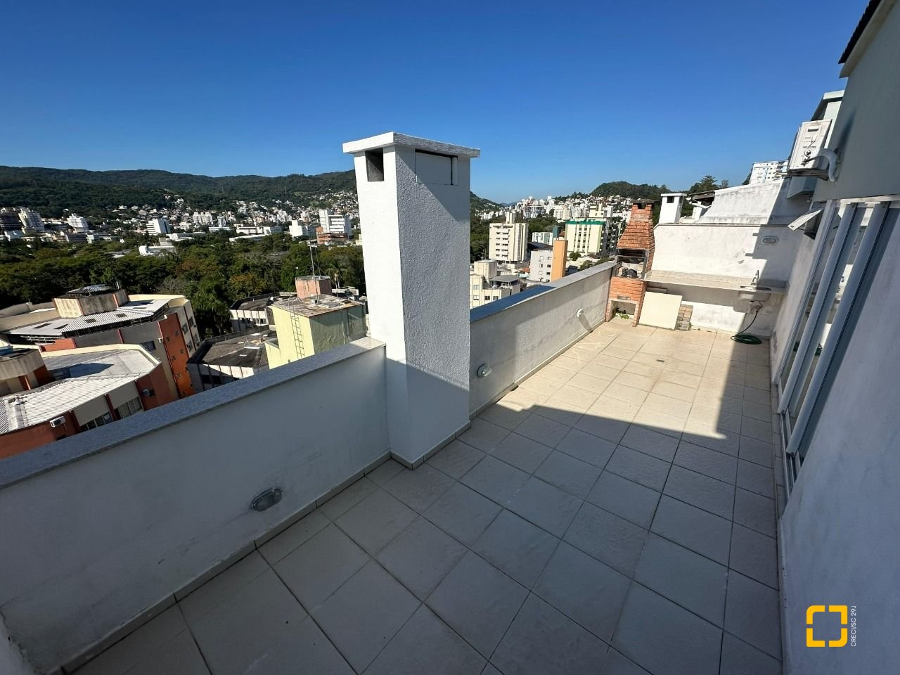 Cobertura com 118m², 4 quartos (sendo 1 suíte), 2 garagens, no bairro Trindade em Florianópolis