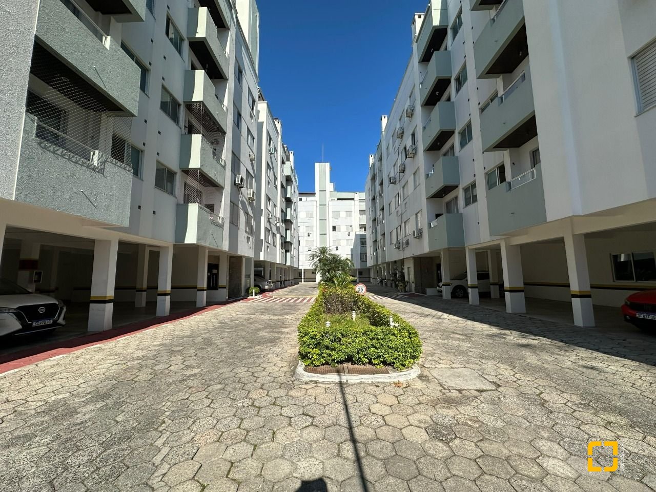 Cobertura com 118m², 4 quartos (sendo 1 suíte), 2 garagens, no bairro Trindade em Florianópolis