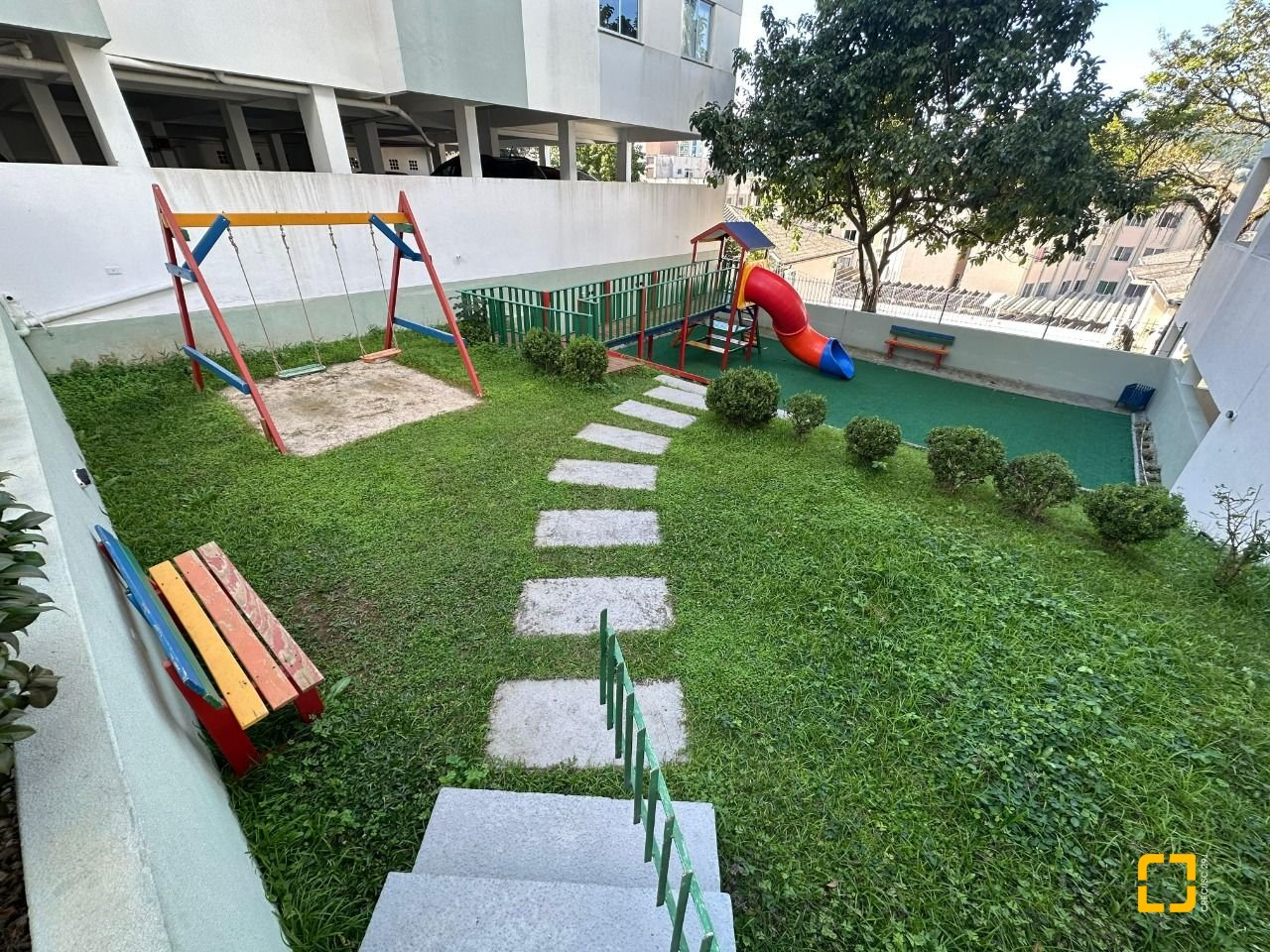 Cobertura com 118m², 4 quartos (sendo 1 suíte), 2 garagens, no bairro Trindade em Florianópolis