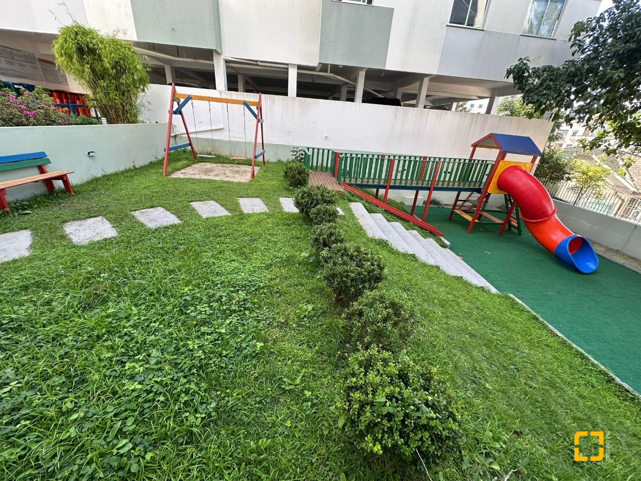 Cobertura com 118m², 4 quartos (sendo 1 suíte), 2 garagens, no bairro Trindade em Florianópolis
