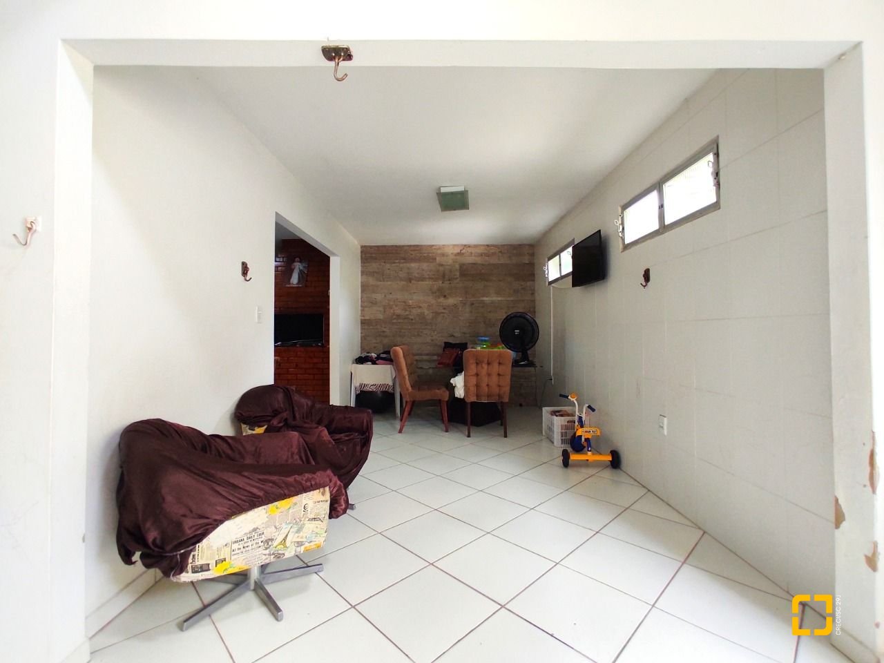 Casa com 389m², 8 quartos (sendo 2 suítes), 4 garagens, no bairro Nossa Senhora do Rosário em São José