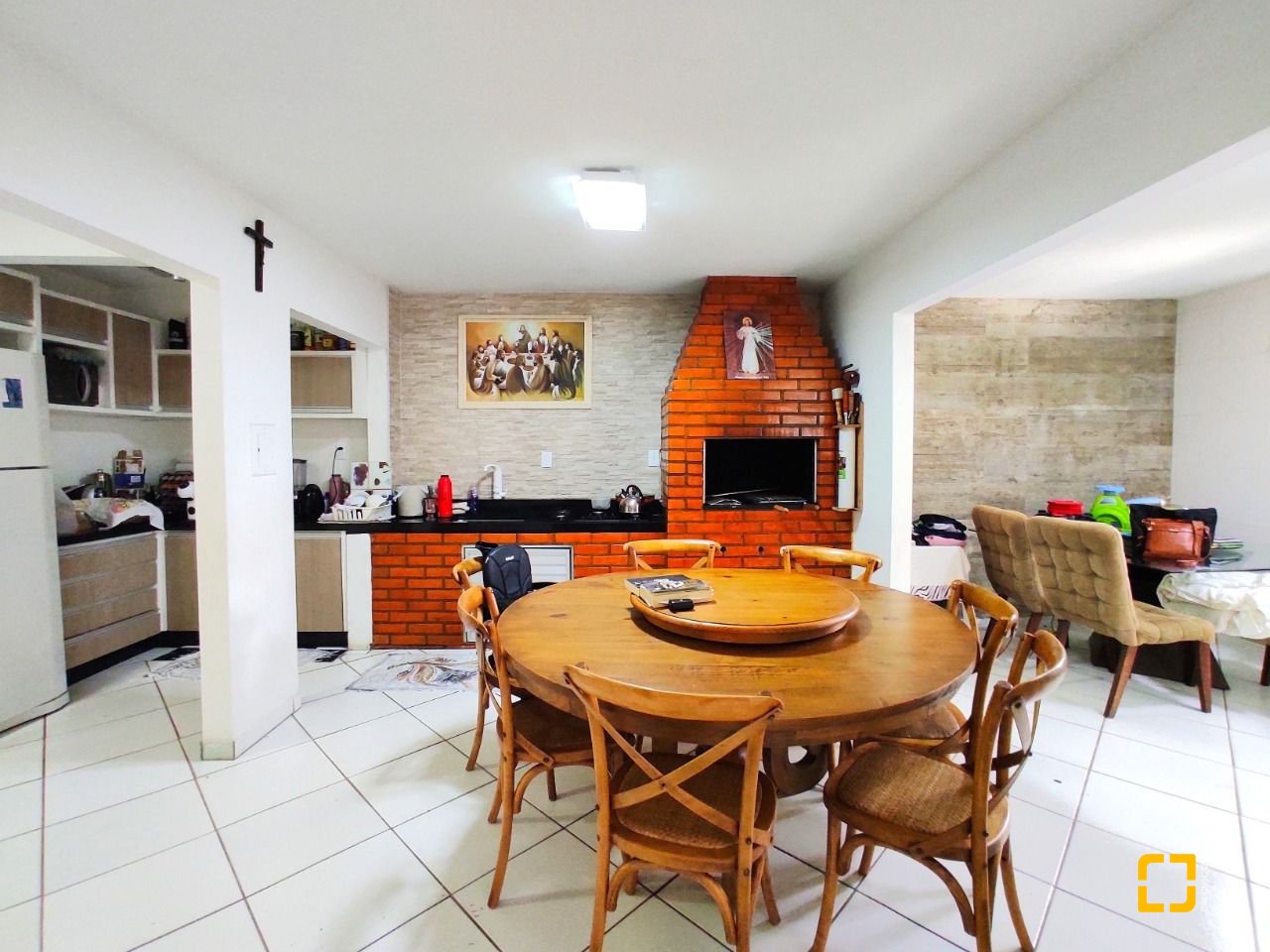 Casa com 389m², 8 quartos (sendo 2 suítes), 4 garagens, no bairro Nossa Senhora do Rosário em São José