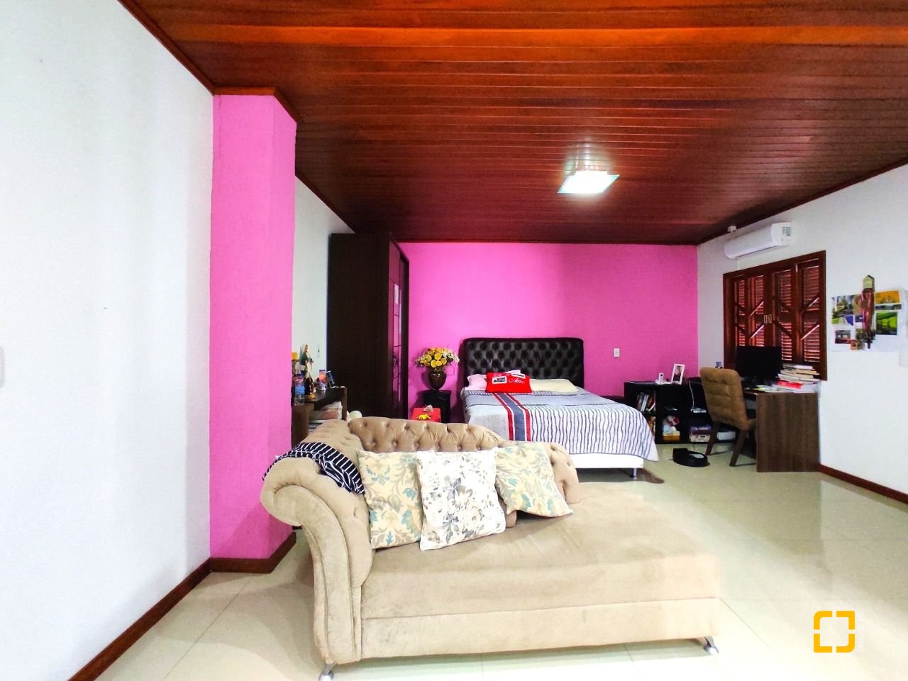 Casa com 389m², 8 quartos (sendo 2 suítes), 4 garagens, no bairro Nossa Senhora do Rosário em São José