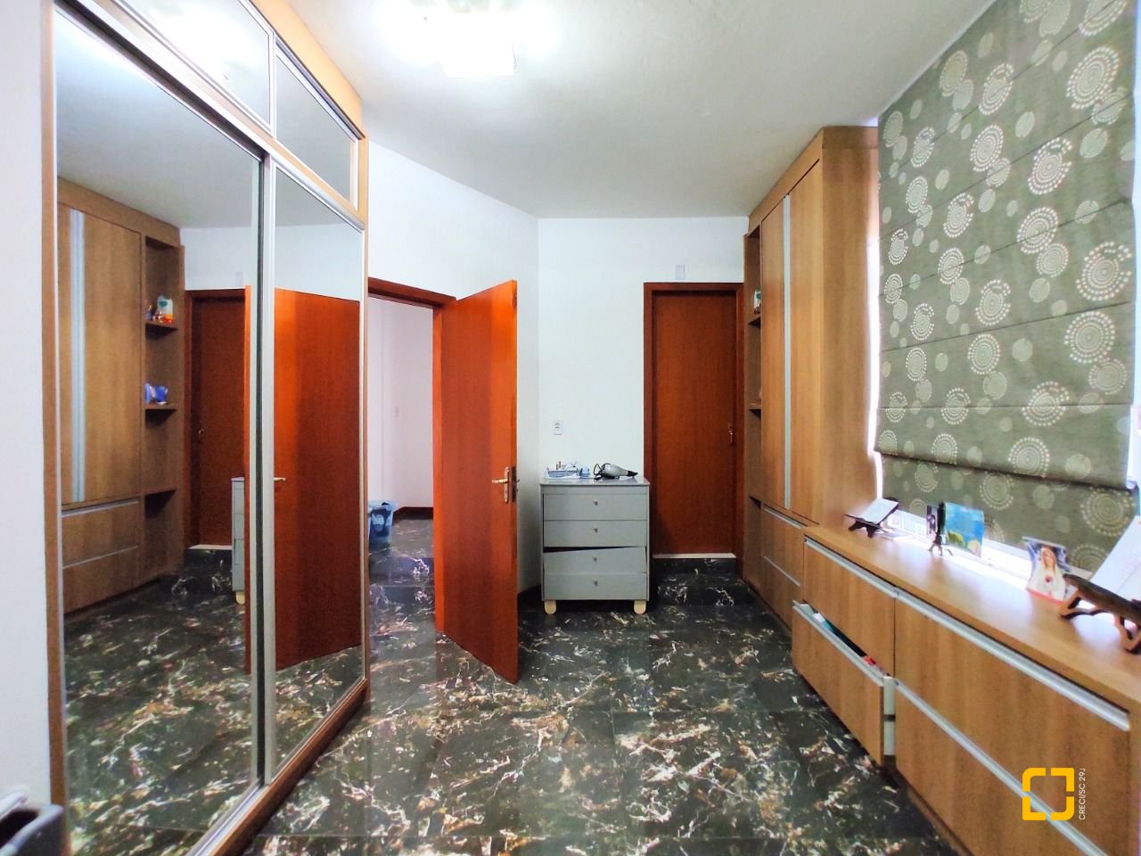 Casa com 389m², 8 quartos (sendo 2 suítes), 4 garagens, no bairro Nossa Senhora do Rosário em São José