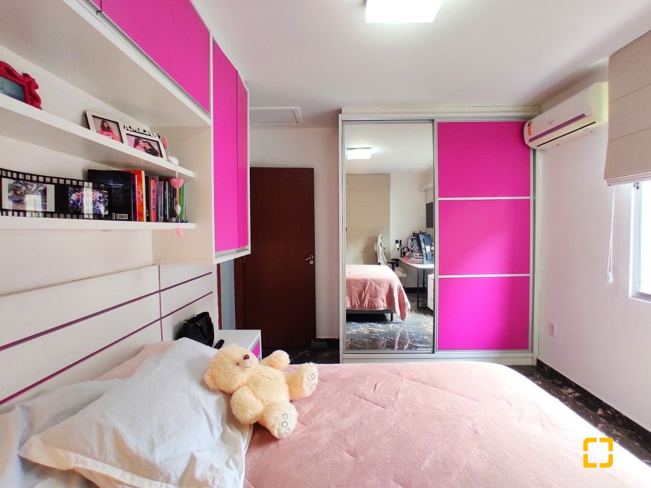 Casa com 389m², 8 quartos (sendo 2 suítes), 4 garagens, no bairro Nossa Senhora do Rosário em São José