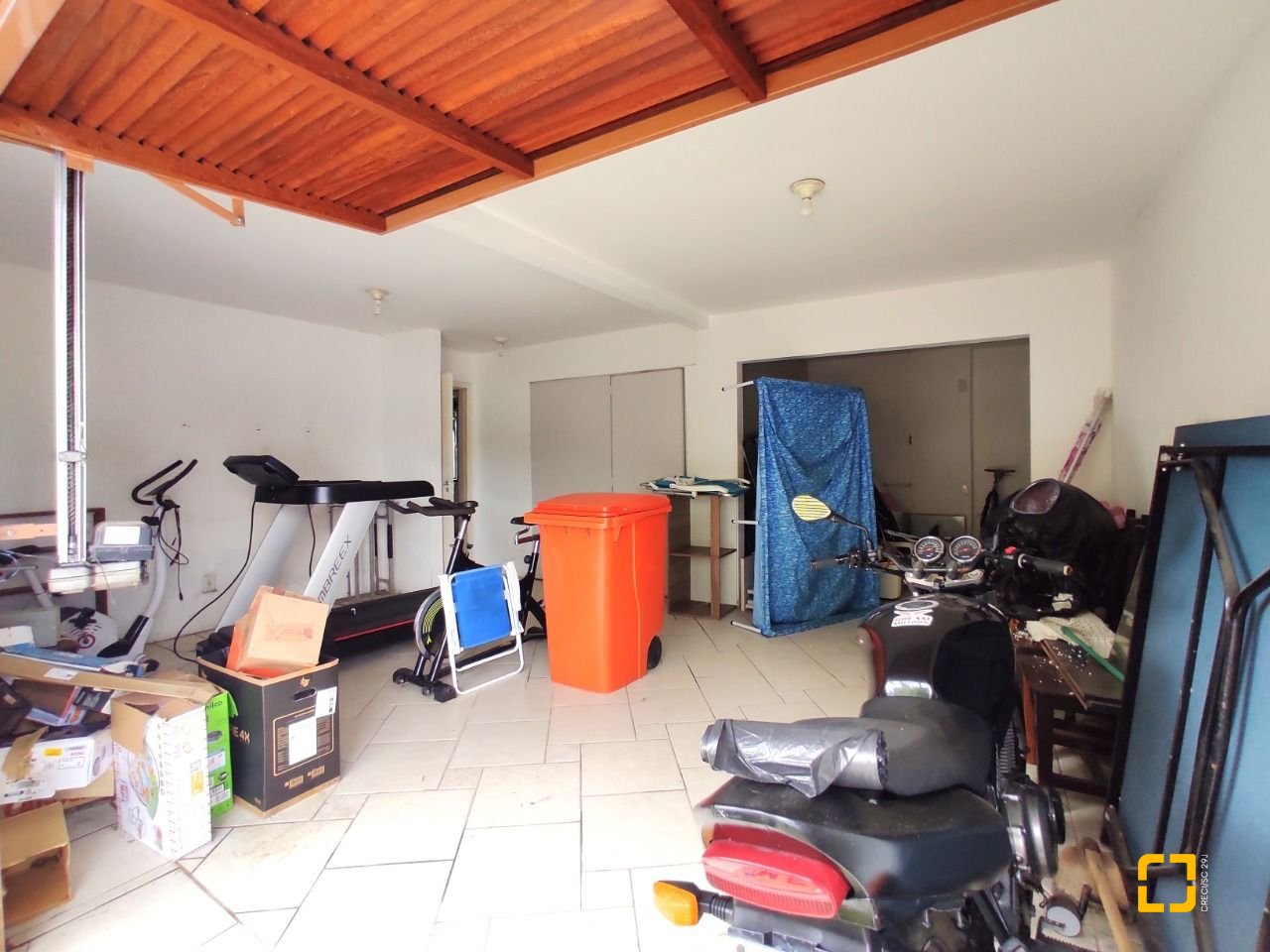 Casa com 389m², 8 quartos (sendo 2 suítes), 4 garagens, no bairro Nossa Senhora do Rosário em São José