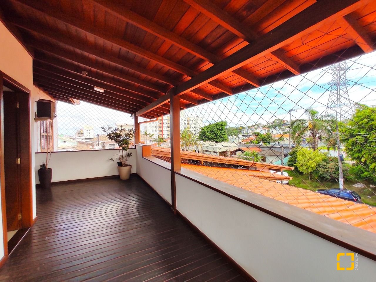 Casa com 389m², 6 quartos (sendo 2 suítes), 4 garagens, no bairro Nossa Senhora do Rosário em São José