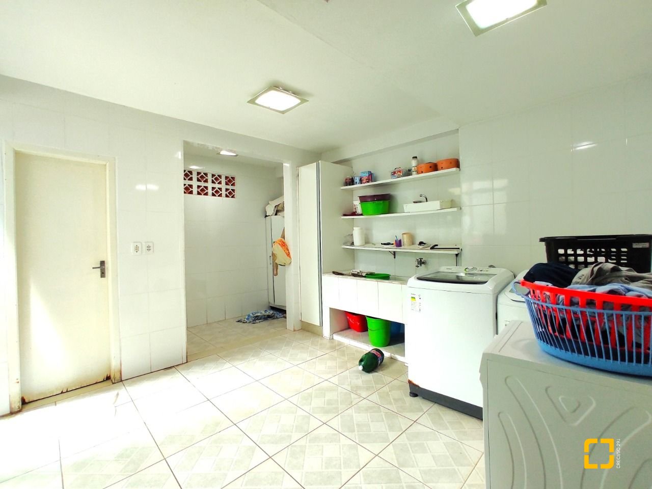 Casa com 389m², 6 quartos (sendo 2 suítes), 4 garagens, no bairro Nossa Senhora do Rosário em São José