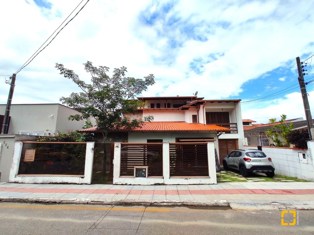 Casa com 389m², 8 quartos (sendo 2 suítes), 4 garagens, no bairro Nossa Senhora do Rosário em São José