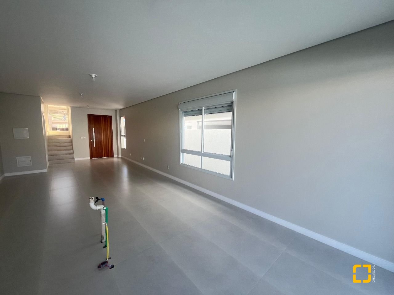 Casa com 150m², 4 quartos (sendo 1 suíte), 2 garagens, no bairro Carianos em Florianópolis