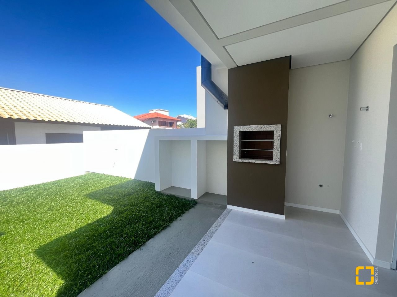 Casa com 150m², 4 quartos (sendo 1 suíte), 2 garagens, no bairro Carianos em Florianópolis