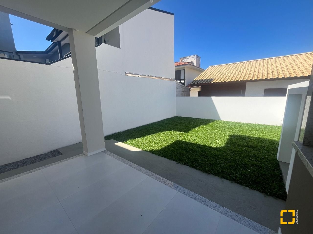 Casa com 150m², 4 quartos (sendo 1 suíte), 2 garagens, no bairro Carianos em Florianópolis