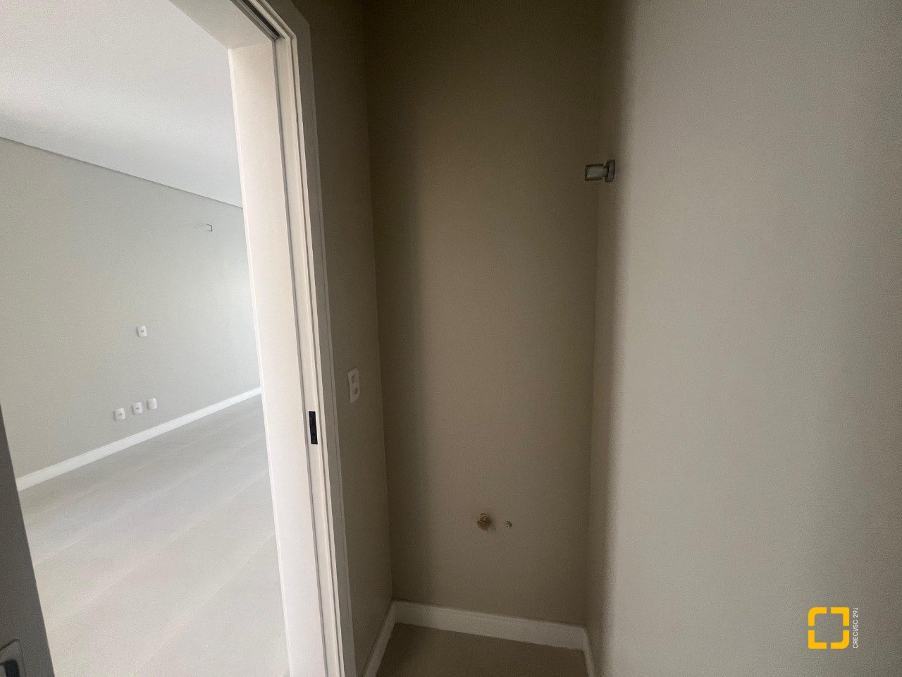 Casa com 150m², 4 quartos (sendo 1 suíte), 2 garagens, no bairro Carianos em Florianópolis