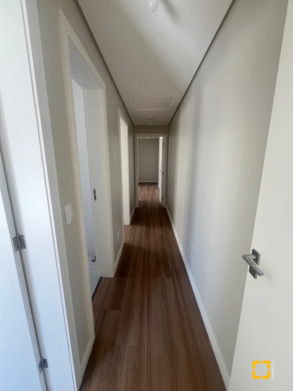 Casa com 150m², 4 quartos (sendo 1 suíte), 2 garagens, no bairro Carianos em Florianópolis