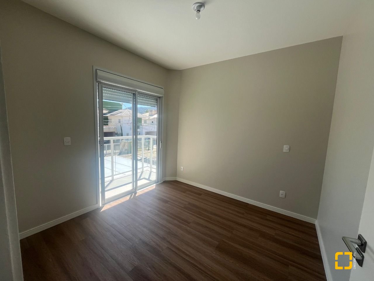 Casa com 150m², 4 quartos (sendo 1 suíte), 2 garagens, no bairro Carianos em Florianópolis