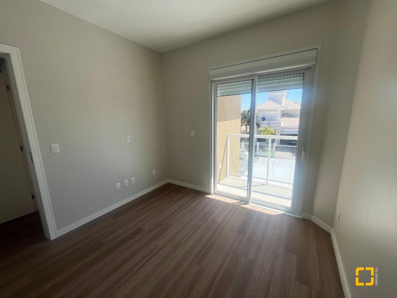 Casa com 150m², 4 quartos (sendo 1 suíte), 2 garagens, no bairro Carianos em Florianópolis