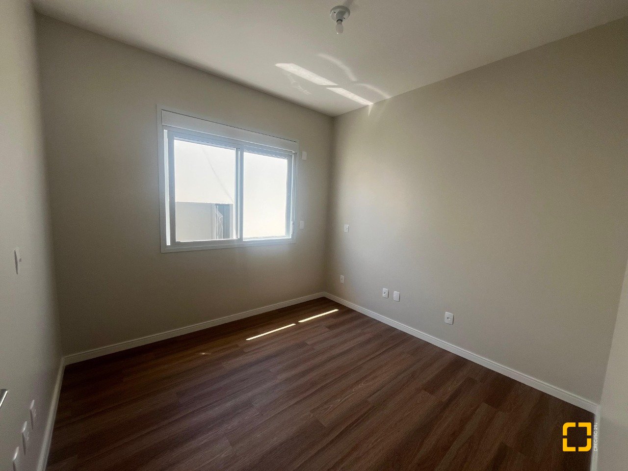 Casa com 150m², 4 quartos (sendo 1 suíte), 2 garagens, no bairro Carianos em Florianópolis