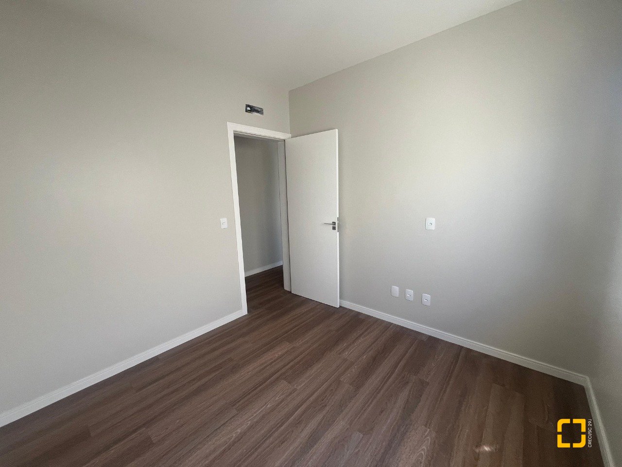 Casa com 150m², 4 quartos (sendo 1 suíte), 2 garagens, no bairro Carianos em Florianópolis