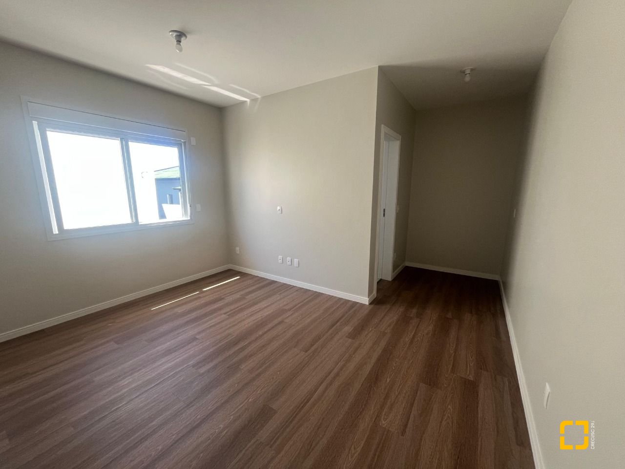 Casa com 150m², 4 quartos (sendo 1 suíte), 2 garagens, no bairro Carianos em Florianópolis
