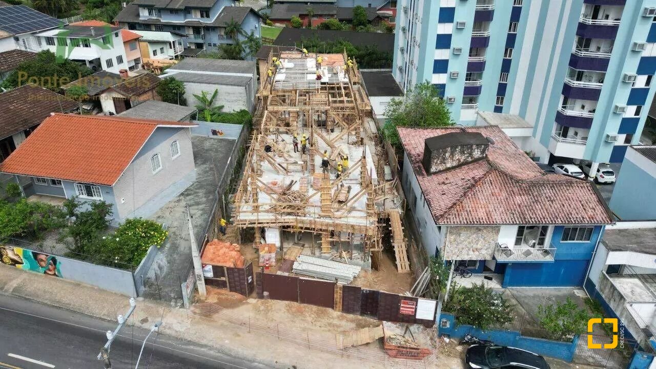 Apartamento com 59m², 2 quartos, 1 garagem, no bairro Carvoeira em Florianópolis