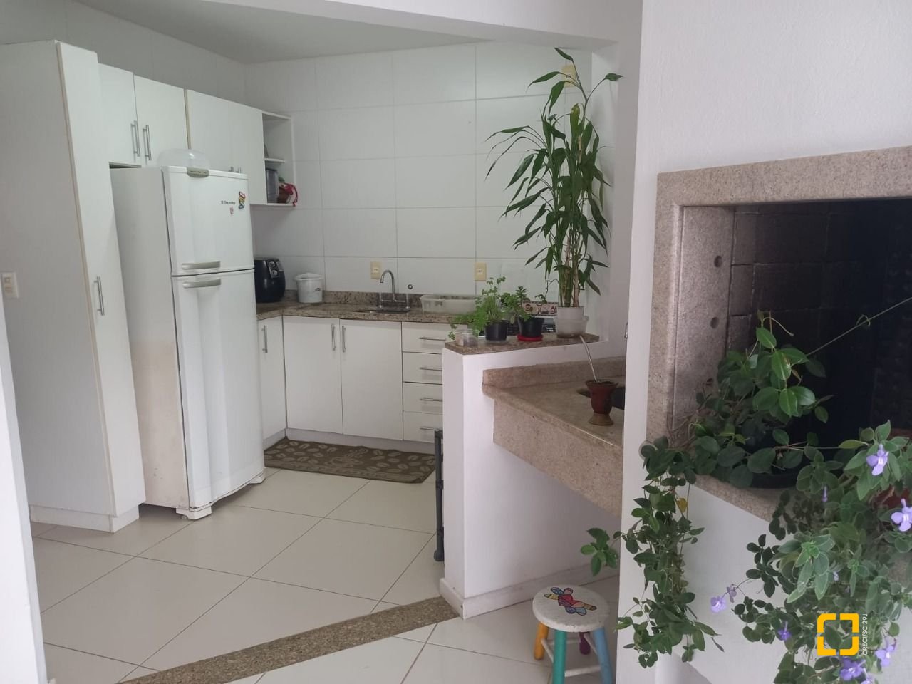 Casa com 150m², 4 quartos (sendo 2 suítes), 2 garagens, no bairro Canasvieiras em Florianópolis