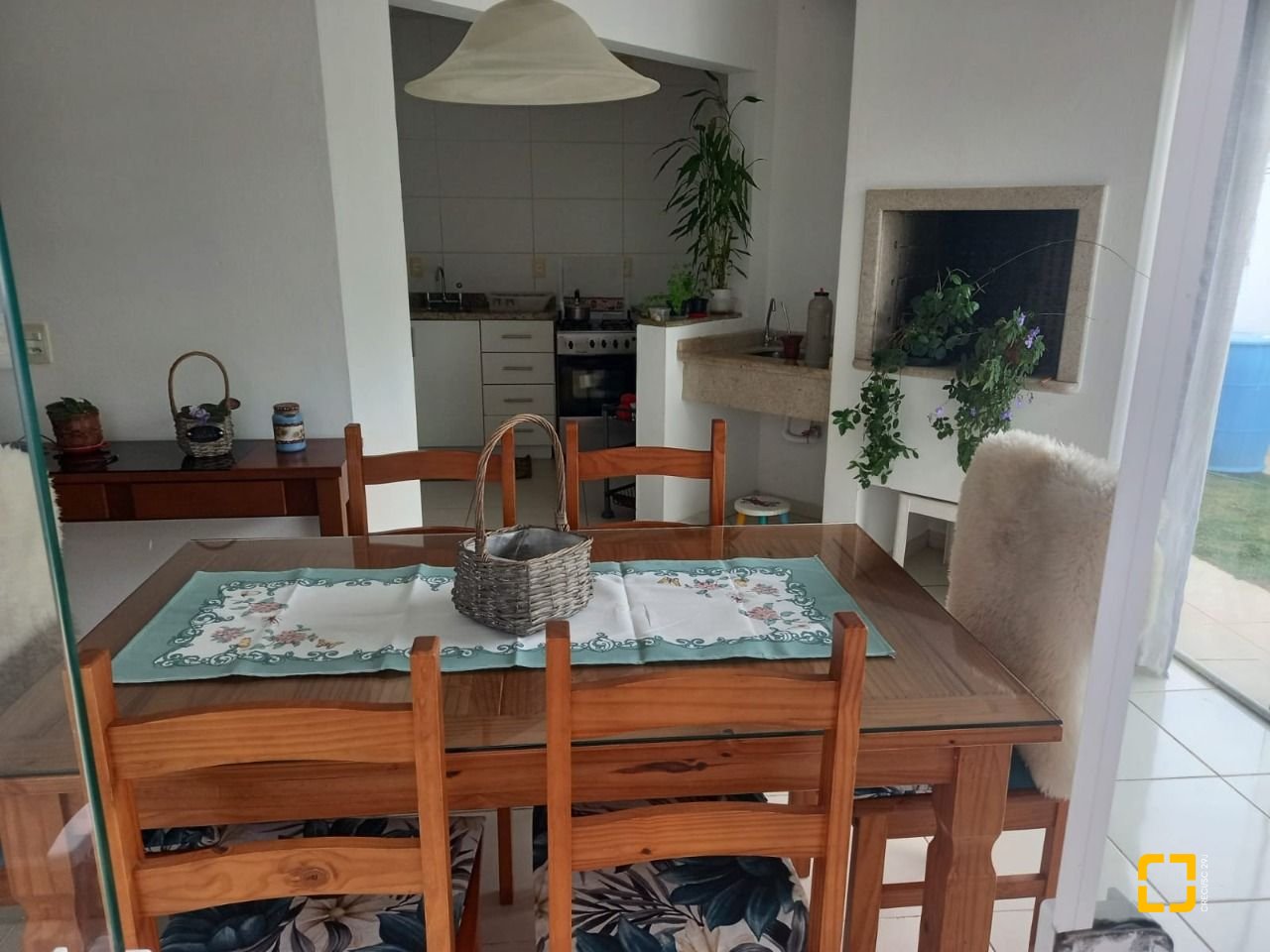 Casa com 150m², 4 quartos (sendo 2 suítes), 2 garagens, no bairro Canasvieiras em Florianópolis