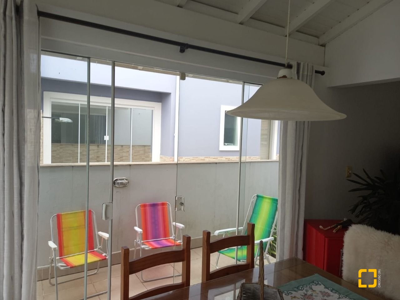 Casa com 150m², 4 quartos (sendo 2 suítes), 2 garagens, no bairro Canasvieiras em Florianópolis