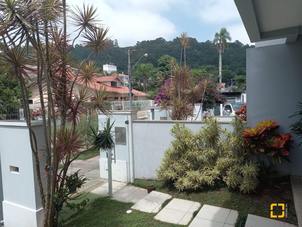 Casa com 150m², 4 quartos (sendo 2 suítes), 2 garagens, no bairro Canasvieiras em Florianópolis
