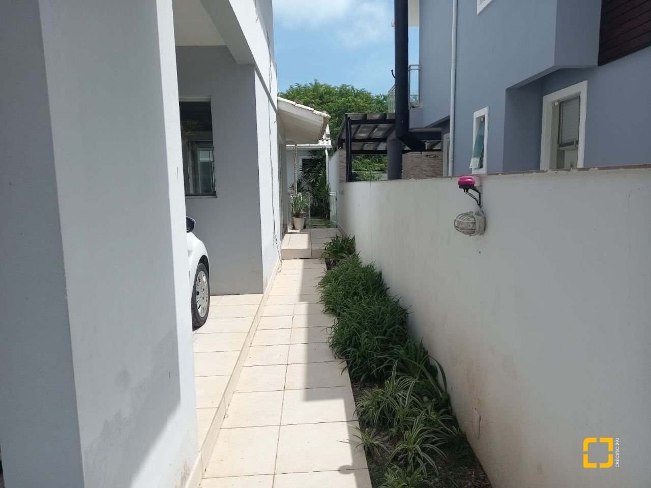 Casa com 150m², 4 quartos (sendo 2 suítes), 2 garagens, no bairro Canasvieiras em Florianópolis