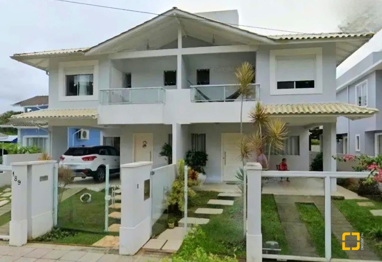 Casa com 150m², 4 quartos (sendo 2 suítes), 2 garagens, no bairro Canasvieiras em Florianópolis