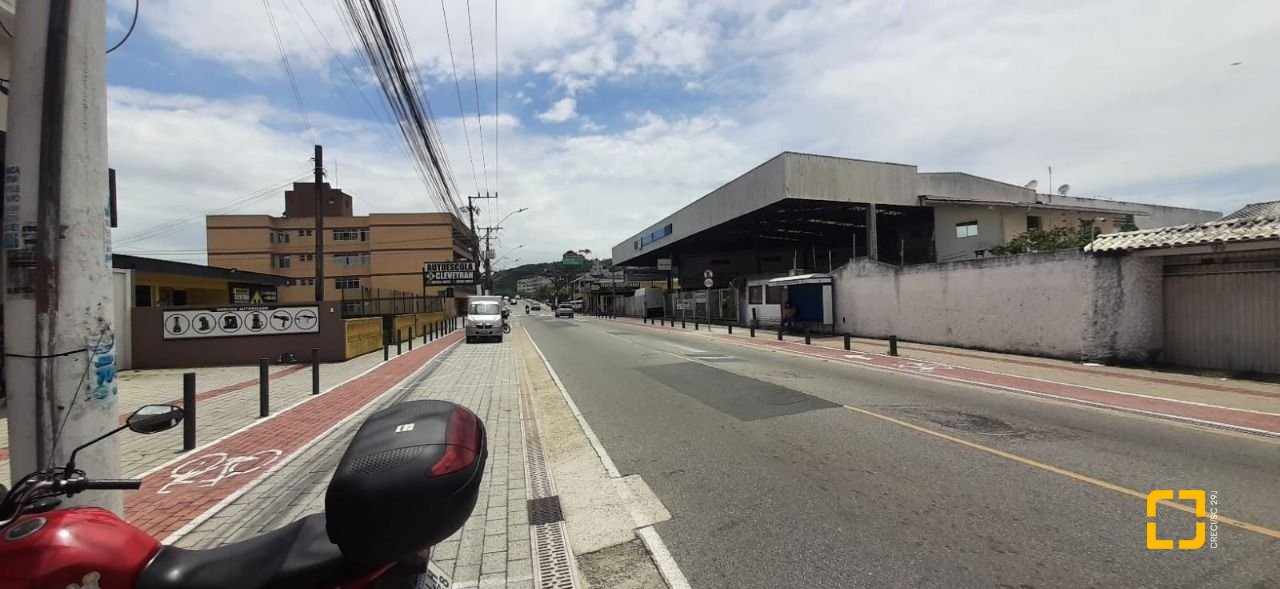 Prédio com 750m², 1 garagem, no bairro Ponte do Imaruim em Palhoça