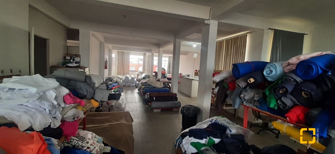 Prédio com 750m², 1 garagem, no bairro Ponte do Imaruim em Palhoça