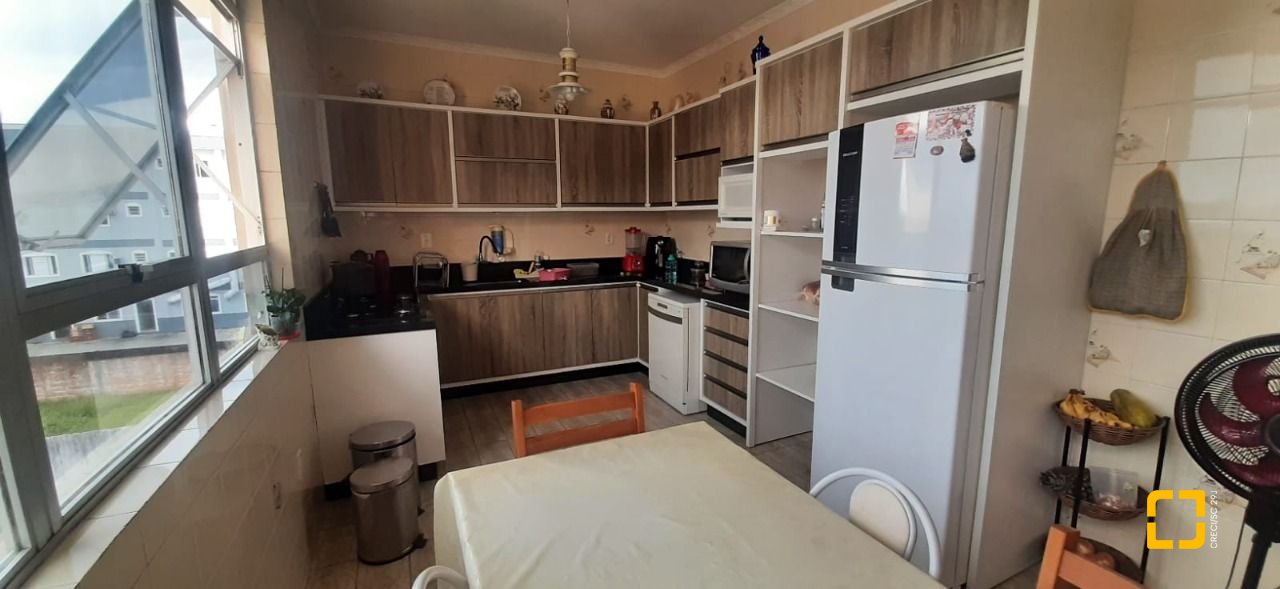 Prédio com 750m², 1 garagem, no bairro Ponte do Imaruim em Palhoça