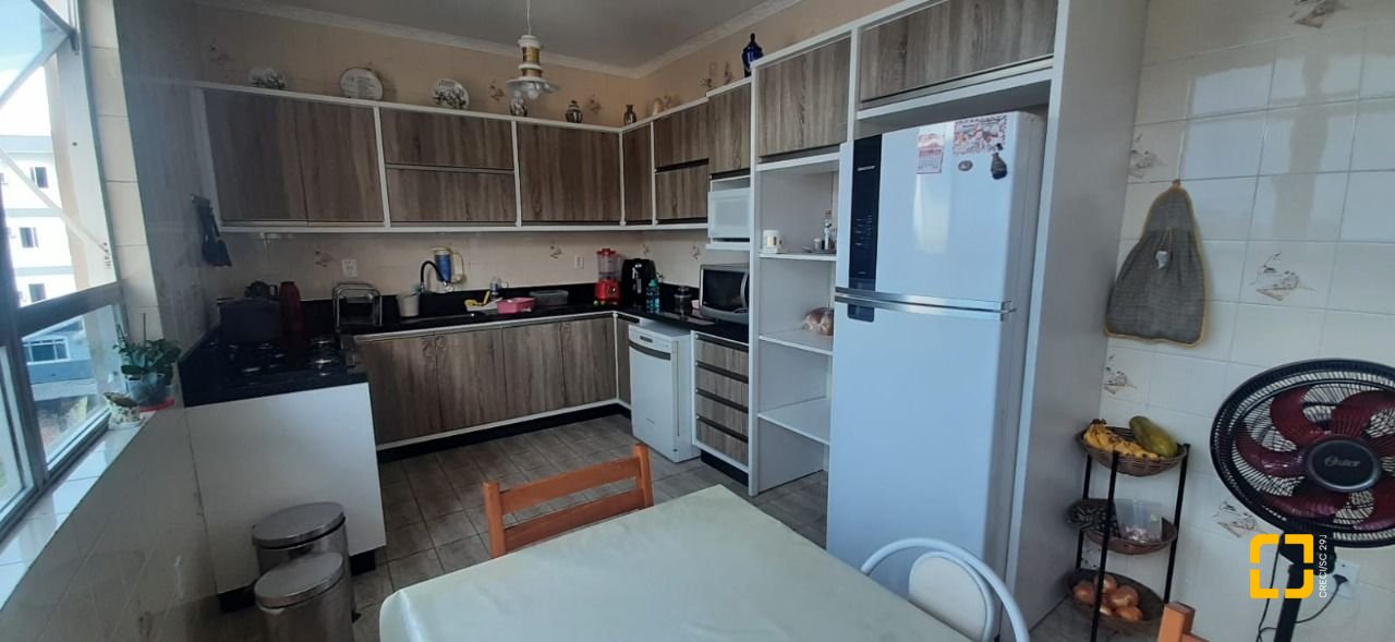 Prédio com 750m², 1 garagem, no bairro Ponte do Imaruim em Palhoça