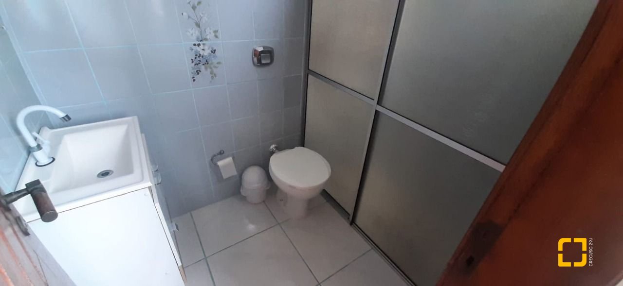 Prédio com 750m², 1 garagem, no bairro Ponte do Imaruim em Palhoça