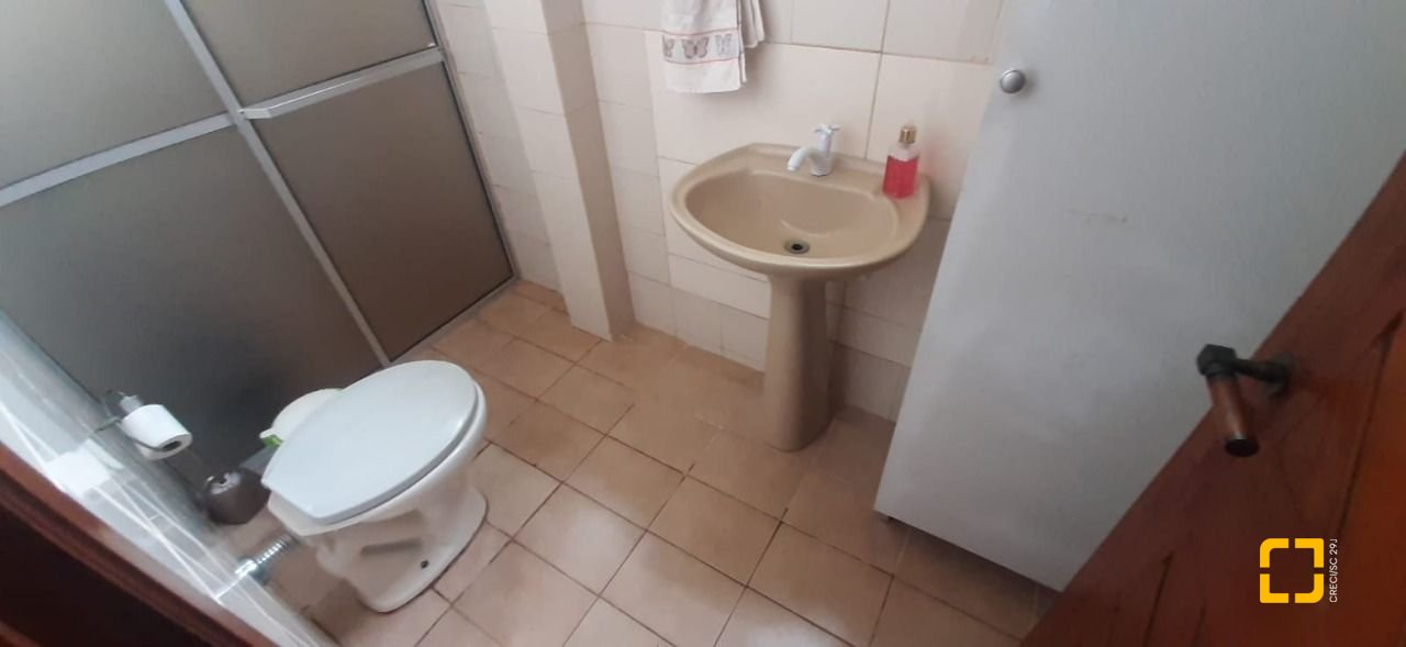 Prédio com 750m², 1 garagem, no bairro Ponte do Imaruim em Palhoça
