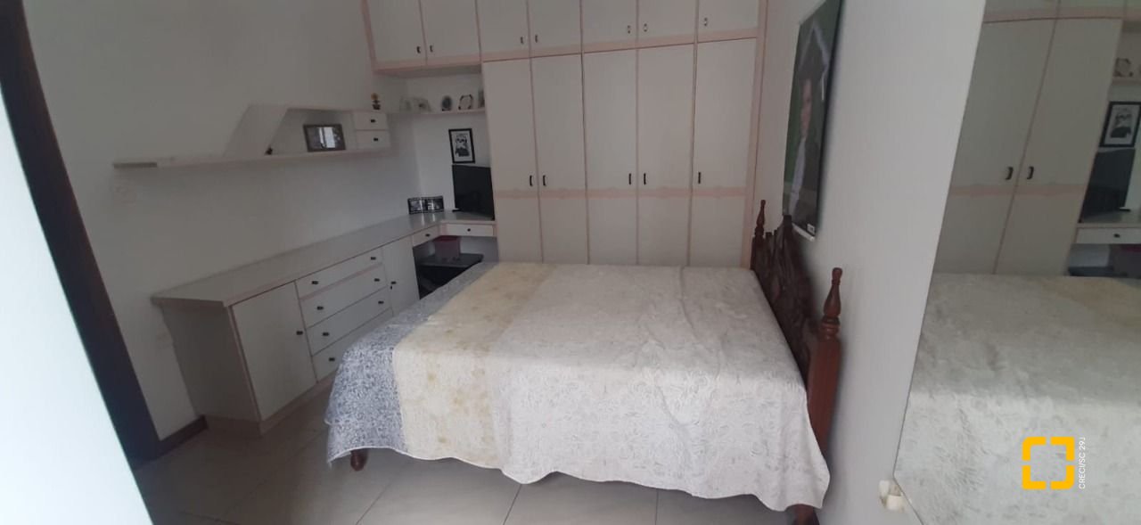Prédio com 750m², 1 garagem, no bairro Ponte do Imaruim em Palhoça