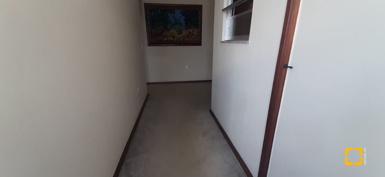Prédio com 750m², 1 garagem, no bairro Ponte do Imaruim em Palhoça