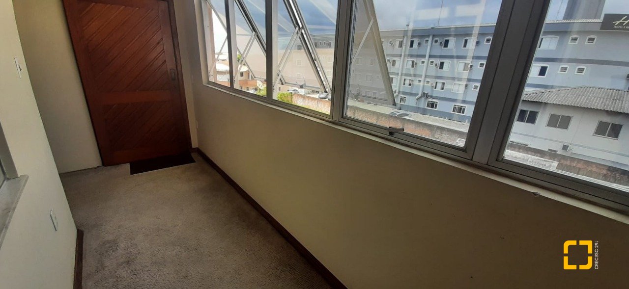 Prédio com 750m², 1 garagem, no bairro Ponte do Imaruim em Palhoça