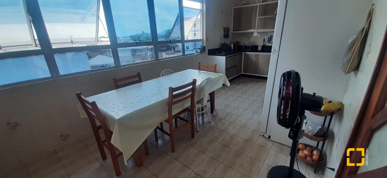 Prédio com 750m², 1 garagem, no bairro Ponte do Imaruim em Palhoça
