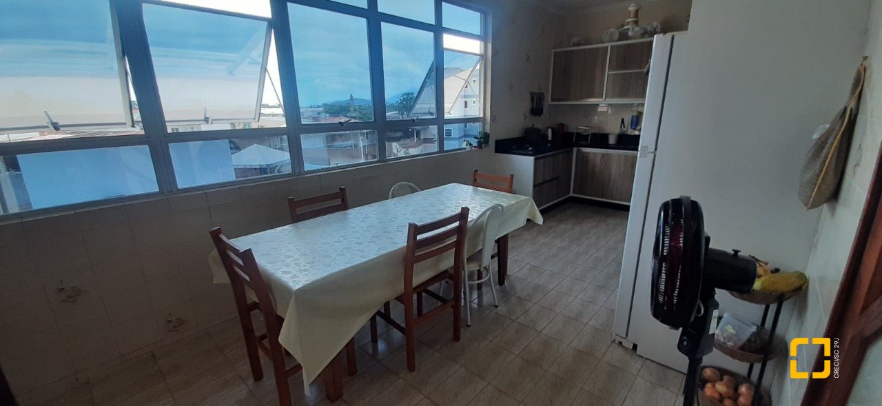 Prédio com 750m², 1 garagem, no bairro Ponte do Imaruim em Palhoça