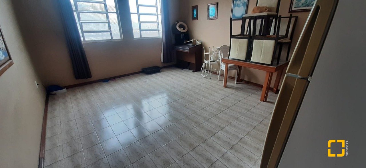 Prédio com 750m², 1 garagem, no bairro Ponte do Imaruim em Palhoça