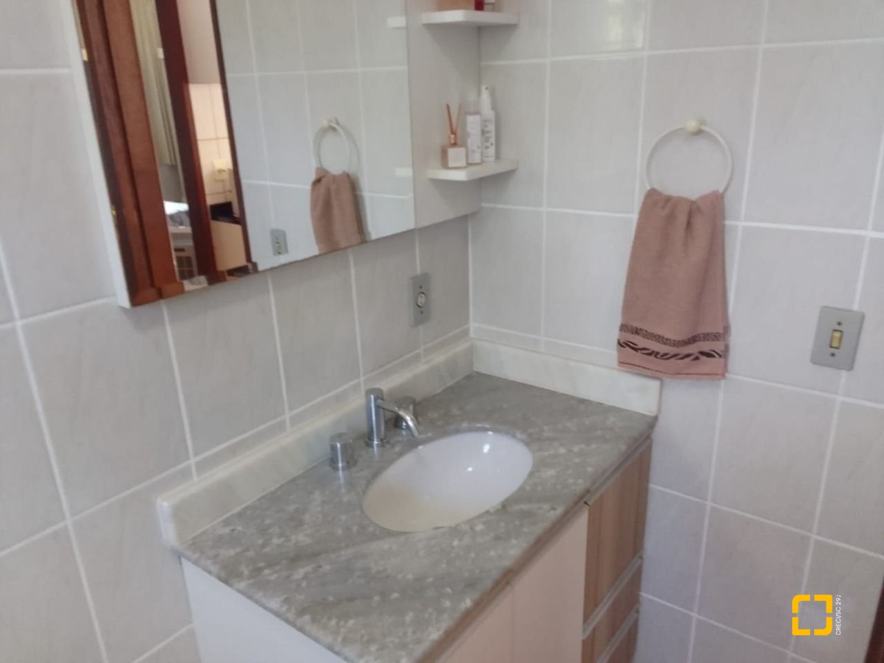 Casa com 125m², 3 quartos, 5 garagens, no bairro Tapera da Base em Florianópolis