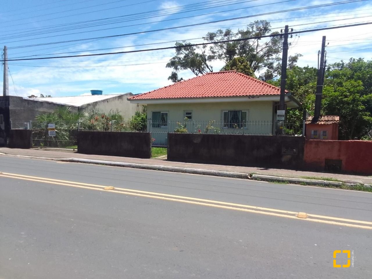 Casa com 125m², 3 quartos, 5 garagens, no bairro Tapera da Base em Florianópolis
