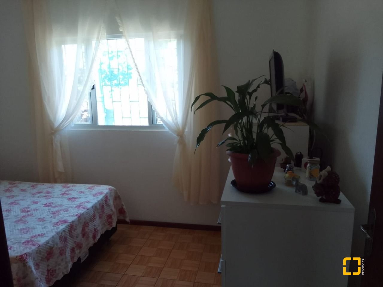 Casa com 125m², 3 quartos, 5 garagens, no bairro Tapera da Base em Florianópolis
