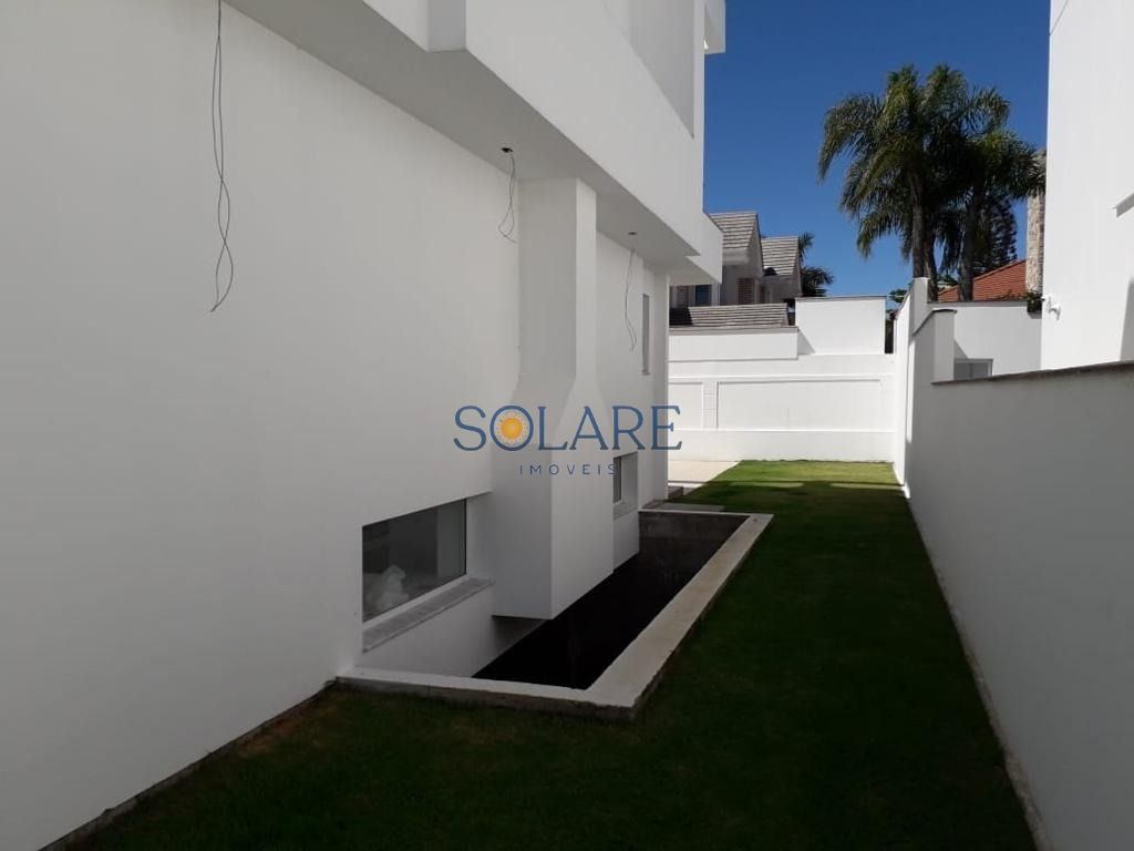 Casa com 520m², 8 quartos (sendo 4 suítes), 2 garagens, no bairro Jurerê Internacional em Florianópolis
